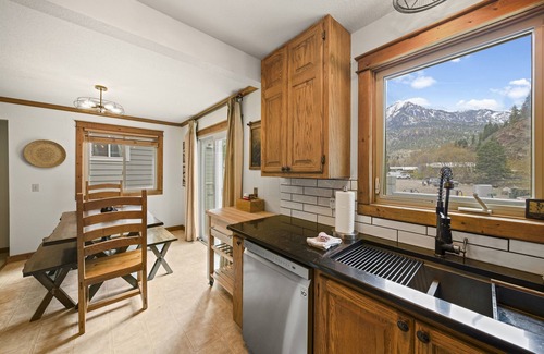 Ouray House | Spacious Ouray Townhouse w/Spectacular View!