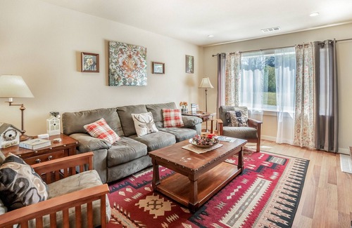 Orick Cabin | Spacious Outdoorsy Retreat w/ Free WiFi, Gas Grill, Large Deck & Ideal Location