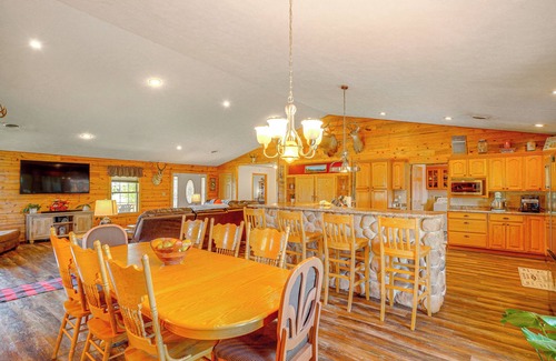 Leasburg Cabin | Spacious Ozarks Family Home - Private Pool & Grill