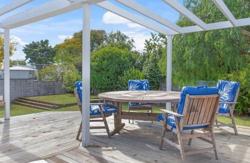 Papakura House | Spacious Papakura Family Delight w Deck and Yard