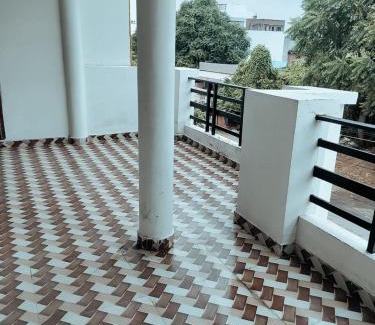 Gomti Nagar Apartment | Spacious Peaceful Apartment for Two Families in Lucknow