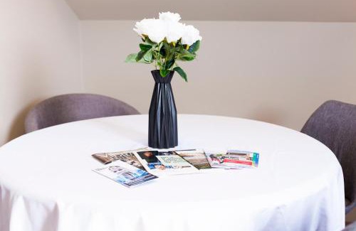Upper Hutt Apartment | Spacious, Peaceful, Fully Equipped 1BR Apartment