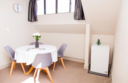 Upper Hutt Apartment | Spacious, Peaceful, Fully Equipped 1BR Apartment