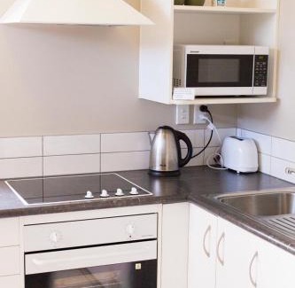Upper Hutt Apartment | Spacious, Peaceful, Fully Equipped 1BR Apartment