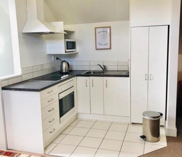 Upper Hutt Apartment | Spacious, Peaceful, Fully Equipped 1BR Apartment