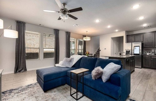 Fort Worth House | Spacious Pet Friendly | Sleeps 6