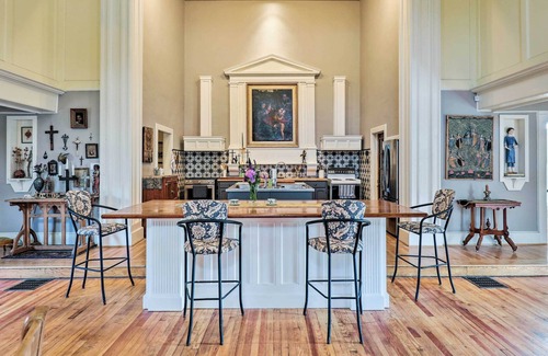 Dundee House | Spacious Pet-Friendly Home - Near Dundee Wineries!