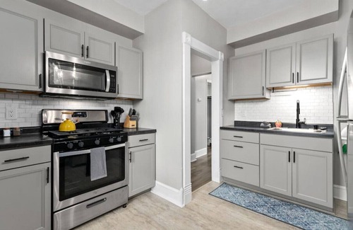 Neenah Apartment | SPACIOUS|Pets|Fireplace|Historic