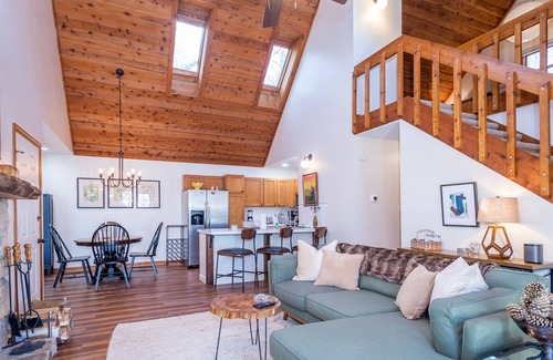 Pisgah Forest House | Spacious Pisgah National Forest home on woodsy lot with hot tub, fireplace