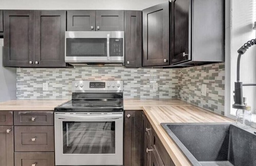 Canadensis House | Spacious Pocono 1 BR | Firepits | Pet-Friendly