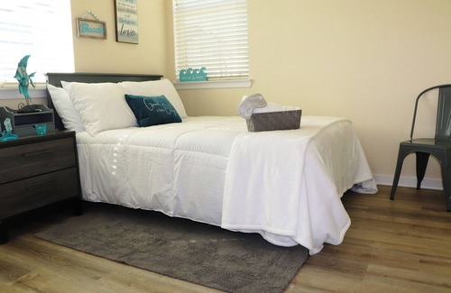 Rancho Cucamonga Condo | Spacious Private Rooms Near Ontario Mills & Airport – Pool & Gym Access!