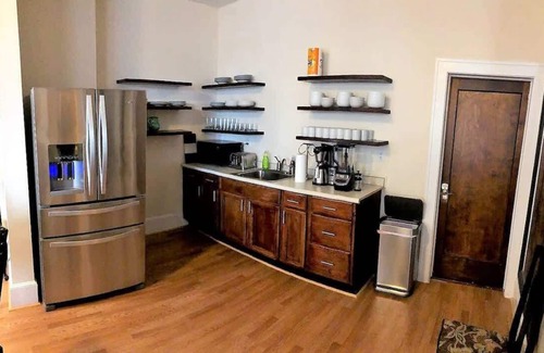 Roanoke House | Spacious Private Bedroom in Downtown – 5 Min Walk