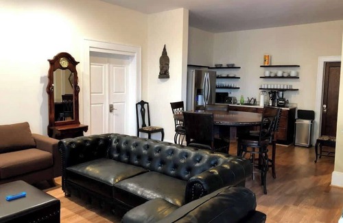 Roanoke House | Spacious Private Bedroom in Downtown – 5 Min Walk