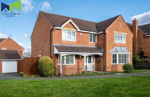 Rufford House | Spacious, Quiet 5-Bed 2-Bath Home with Parking & Garden Near NEC & Solihull