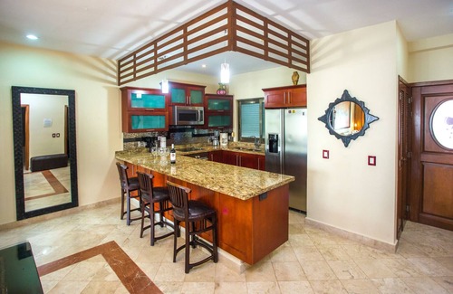 Playacar Condo | Spacious, quiet and safe condo one block from the beach in Playacar