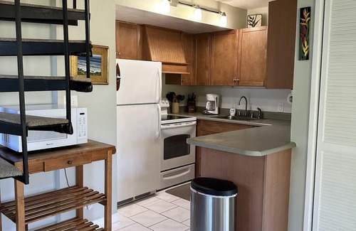 Kahuku Condo | Spacious & Quiet Upstairs End Unit Studio Loft w/new bathroom & Split A/C units