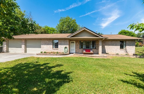 Kodak House | Spacious, quite neighborhood, clean and convenient