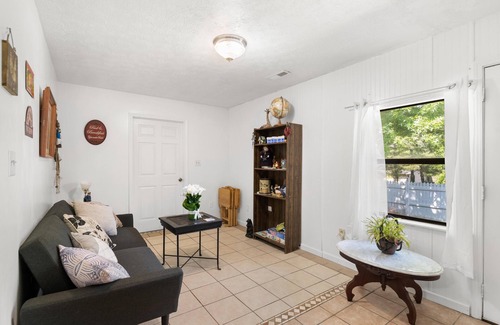 Kodak House | Spacious, quite neighborhood, clean and convenient