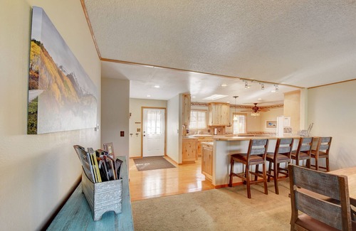 Carriage Hills House | Spacious ranch house with hot tub, mountain views and a top notch furnishings.