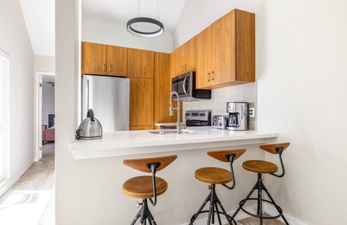 South Redondo Apartment | Spacious Redondo Beach 2BR Loft w/Pool, Gym, steps to Beach, by Blueground
