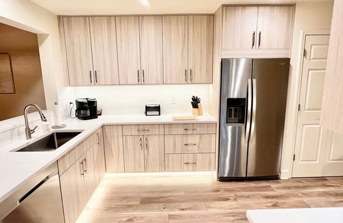 Oak Creek House | Spacious - Remodelled Townhome on Golf Course, Amazing Views of the Red Rocks!