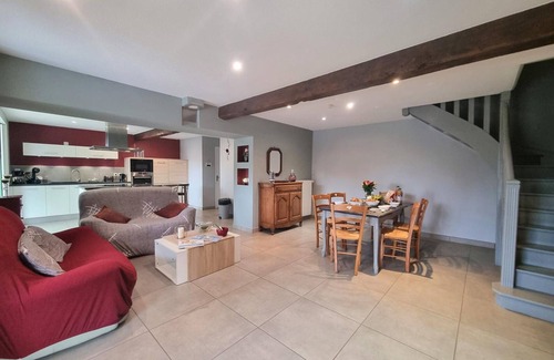 Saint-Galmier Cottage | Spacious renovated cottage with bright veranda and outdoor games in Saint-Galmier