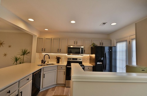 Greensboro House | Spacious Renovated 3-bedroom with WiFi and AC in tranquil Greensboro