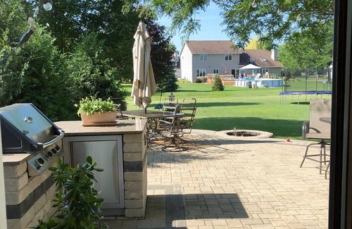 Oshkosh House | Spacious rental home 3 miles from EAA