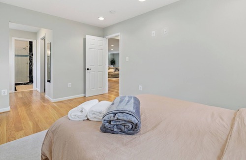 North Bethesda House | Spacious Retreat 4BR QBED Close to Shops15mi - DC