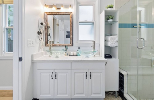 North Bethesda House | Spacious Retreat 4BR QBED Close to Shops15mi - DC