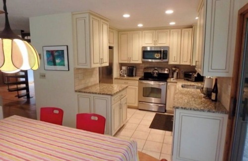West Tisbury House | Spacious Retreat. Close to beach & bike trails. AC, deck & outdoor shower