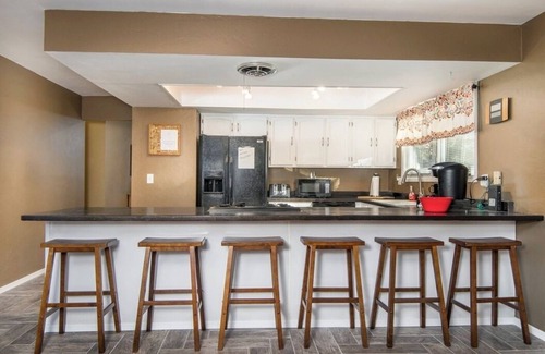 Swiss Manor House | Spacious Retreat! Central AC+ Game Room+Hot Tub+Fire Pit+Wi-Fi