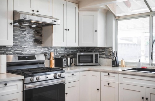 Valinda House | Spacious Retreat Near Iconic LA Sights
