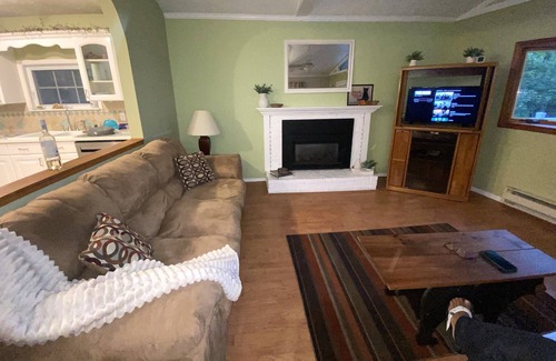 Briar Crest Woods House | Spacious retreat, steps from private late in Brier Crest Woods