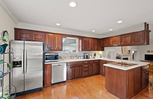 Jeffersonville - Clarksville House | Spacious Retreat 3BR, 3.5BA Home in Golf Community