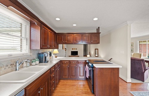 Jeffersonville - Clarksville House | Spacious Retreat 3BR, 3.5BA Home in Golf Community