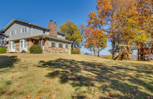 Mountain Home House | Spacious Retreat w/Stunning Norfork Lake Views!