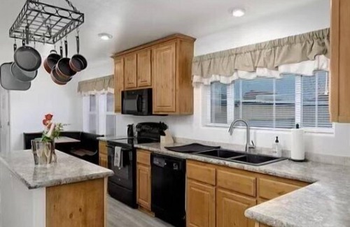 Parker Strip House | Spacious Riverhouse with private park/boat ramp