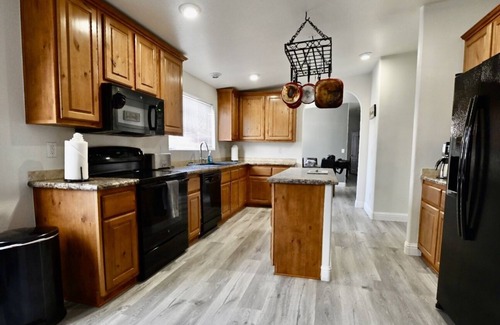 Parker Strip House | Spacious Riverhouse with private park/boat ramp