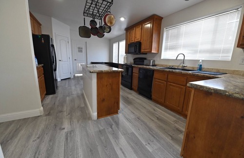 Parker Strip House | Spacious Riverhouse with private park/boat ramp