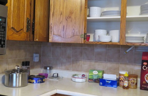 Bayview Woods - Steeles House | ★ Spacious Room 1♚Qn-Bed✚Shared Ensuite-Beryl
