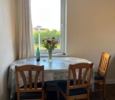 Longcroft Hotel | Spacious room close to tram
