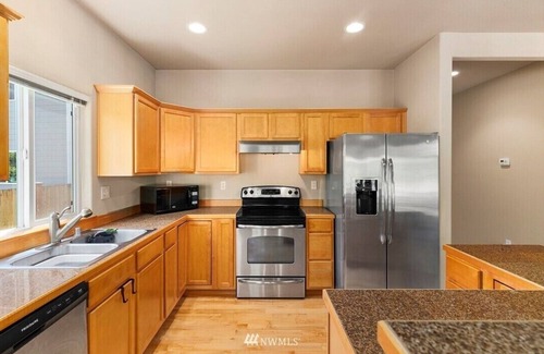 West Lake Stevens House | Spacious room for rent in tranquil house in lovely Lake Stevens