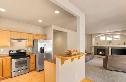 West Lake Stevens House | Spacious room for rent in tranquil house in lovely Lake Stevens