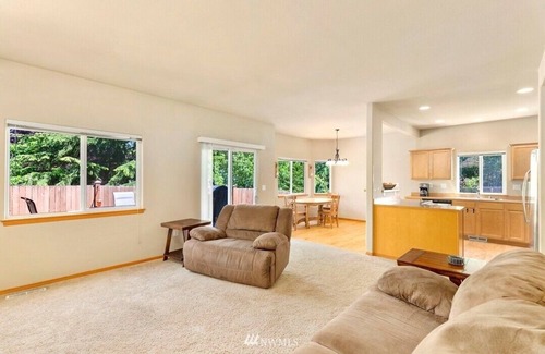 West Lake Stevens House | Spacious room for rent in tranquil house in lovely Lake Stevens
