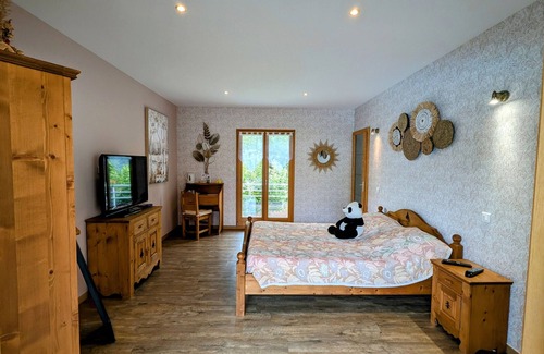 Anould Bed & Breakfast | Spacious room with pool, spa, and hammam