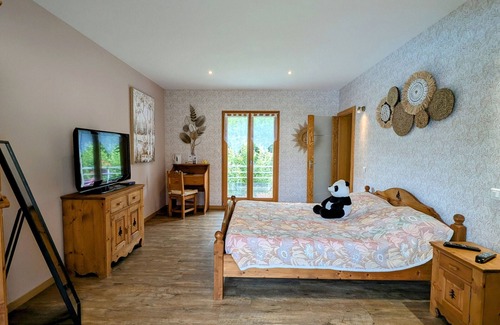 Anould Bed & Breakfast | Spacious room with pool, spa, and hammam