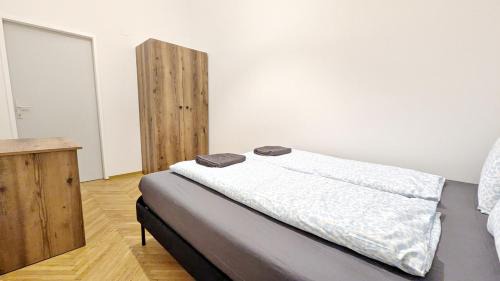 Erdberg House | Spacious Rooms - 15 Min from Airport & City Center, 5 Min from Vienna Main-Bus Station EZ7