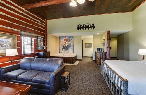 Columbia Hotel | Spacious Rustic-Charm Suites in Columbia - Pool, Fireplace | 2 Units
