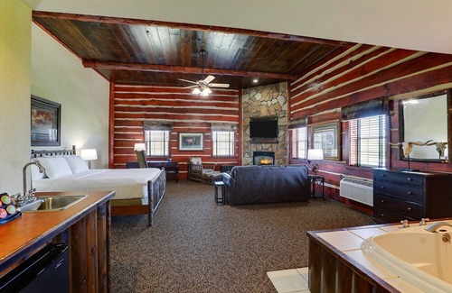 Columbia Hotel | Spacious Rustic-Charm Suites in Columbia - Pool, Fireplace | 2 Units
